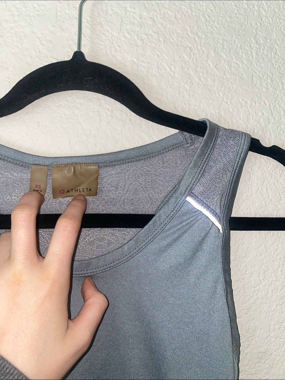 🪼 Athleta gray racerback tank top with a cute lace detail on the back! - Picture 4 of 8